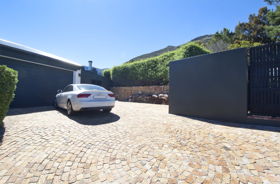 To Let 1 Bedroom Property for Rent in San Michel Western Cape